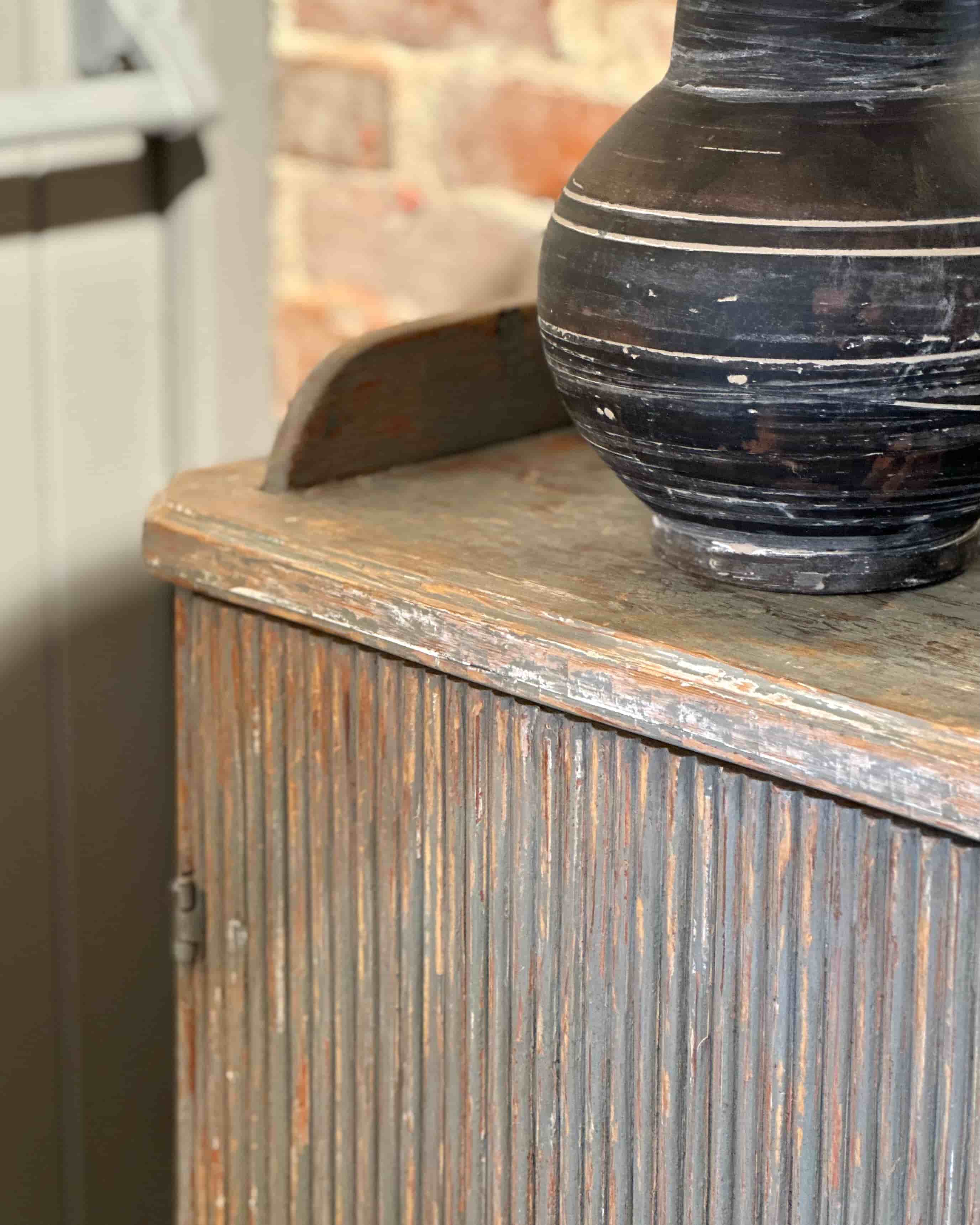 Swedish Reeded - Front Commode